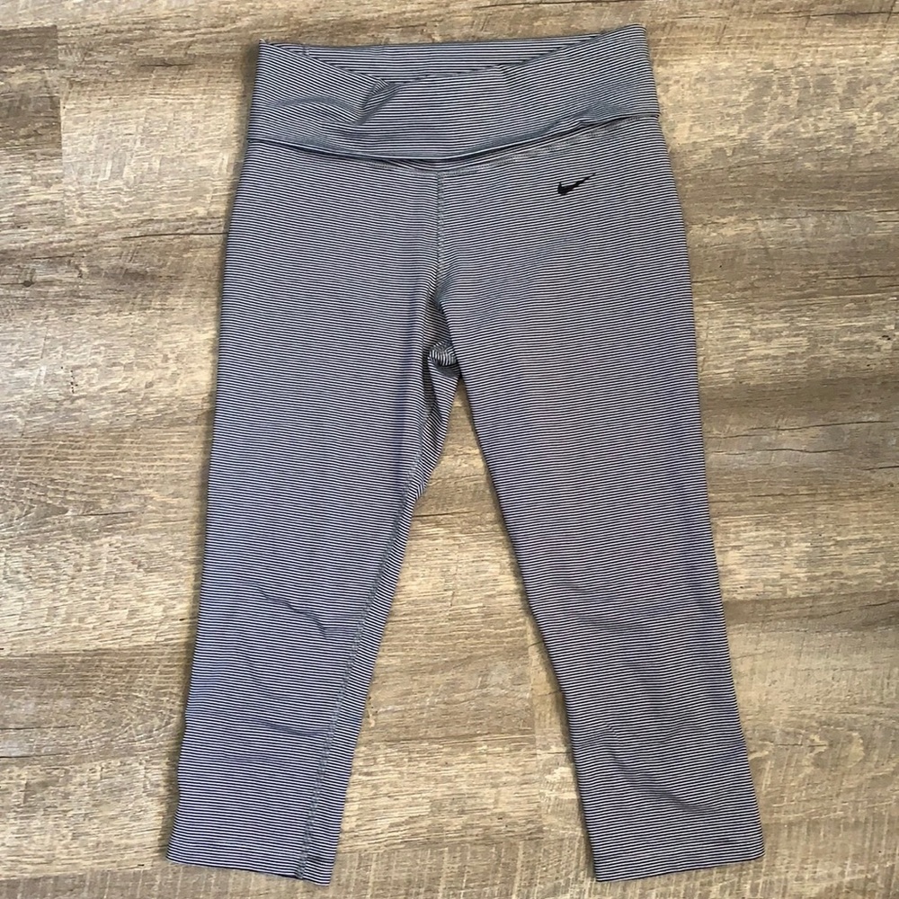 Nike Dri-Fit Striped Capri Pants SZ S